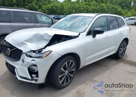 2025 Volvo Xc60 B5 Plus z USA, uszkodzony, nr VIN YV4M12RC6S1165620